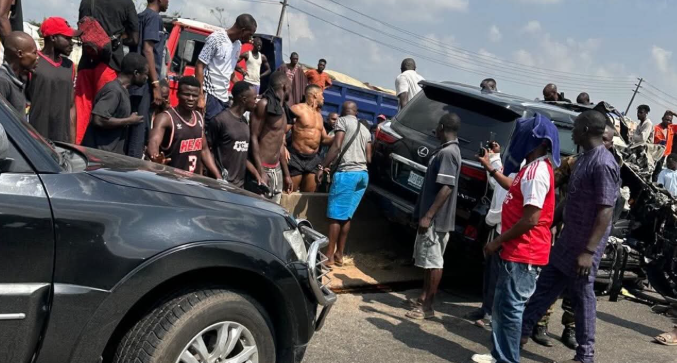 แอนโธนี โจชัว รอดชีวิตจากอุบัติเหตุรถชนในไนจีเรีย ได้รับบาดเจ็บเล็กน้อย แต่มีผู้เสียชีวิต 2 ราย