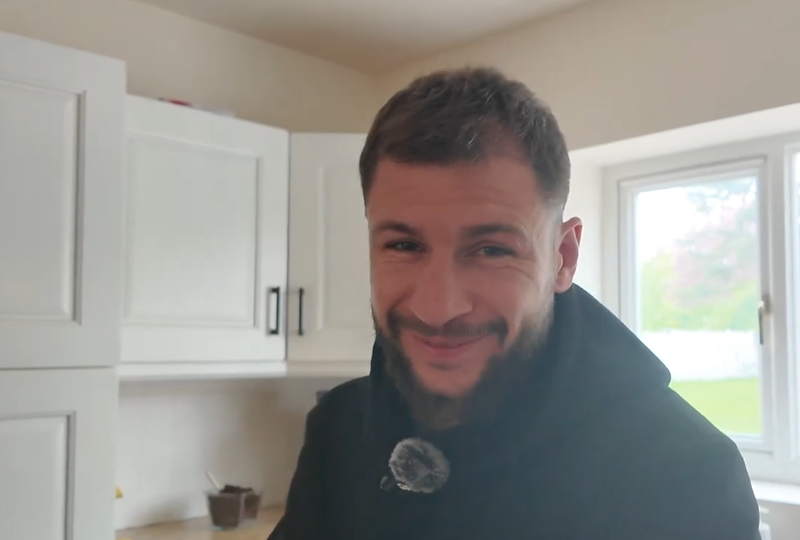 แม็กซี ฮิวจ์ส รับบทมวยแทน หวังหักด่านดาวรุ่ง โอเลียรี ในดับลิน