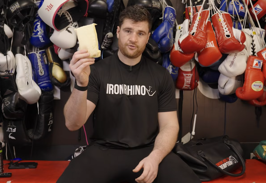 จอห์นนี ฟิชเชอร์ ถูกยื่นข้อเสนอชก เอ็มมานูเอล โอดิอาเซ เดือนพฤษภาคม ที่เยอรมนี