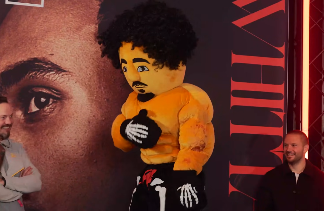 วิทเทเกอร์น้ำหนักทะลุ 180 ปอนด์ ก่อนดวลซัวเรซ